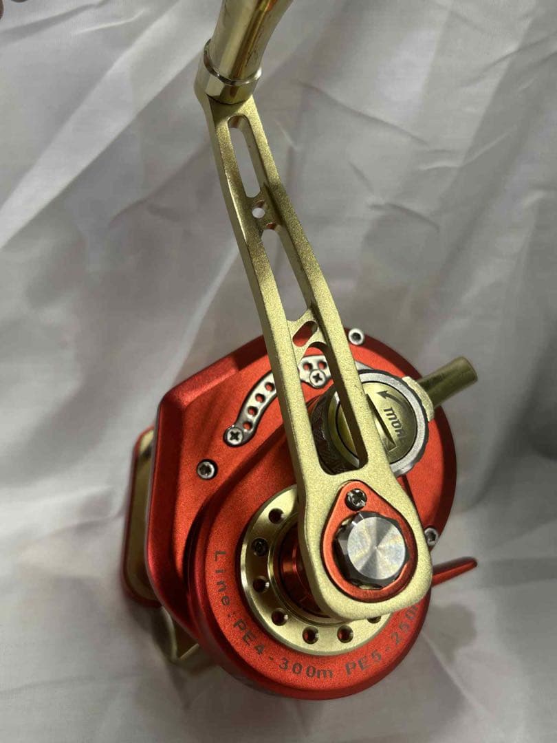 レッド/ゴールド ベイトリール