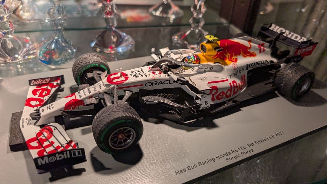 【美品】レッドブル・ホンダRB16B ありがとう号 1/18 セルジオ・ペレス