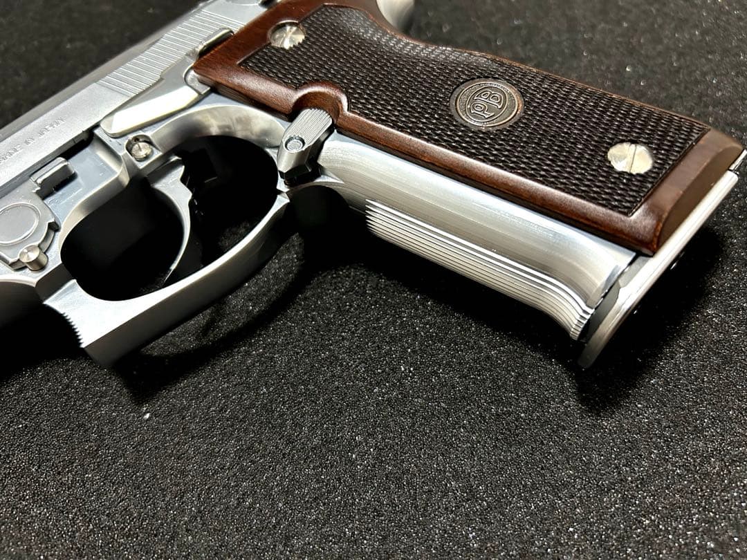 KSC M8000 クーガーF INOX ステンレスシルバー　木製グリップ付き