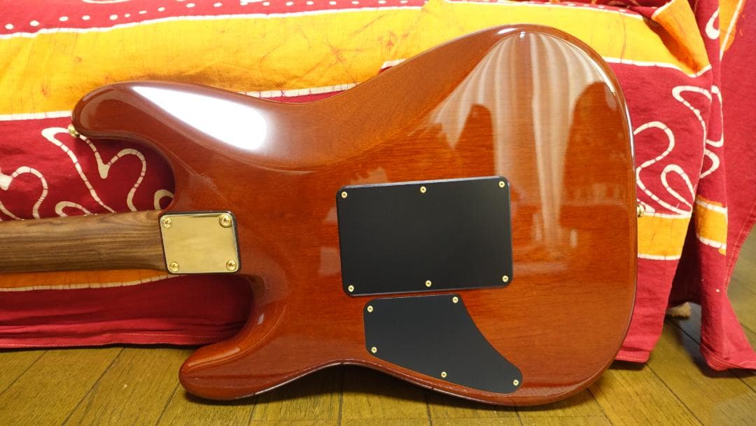 ギター Suhr Standard Custom Flamed Koa Top