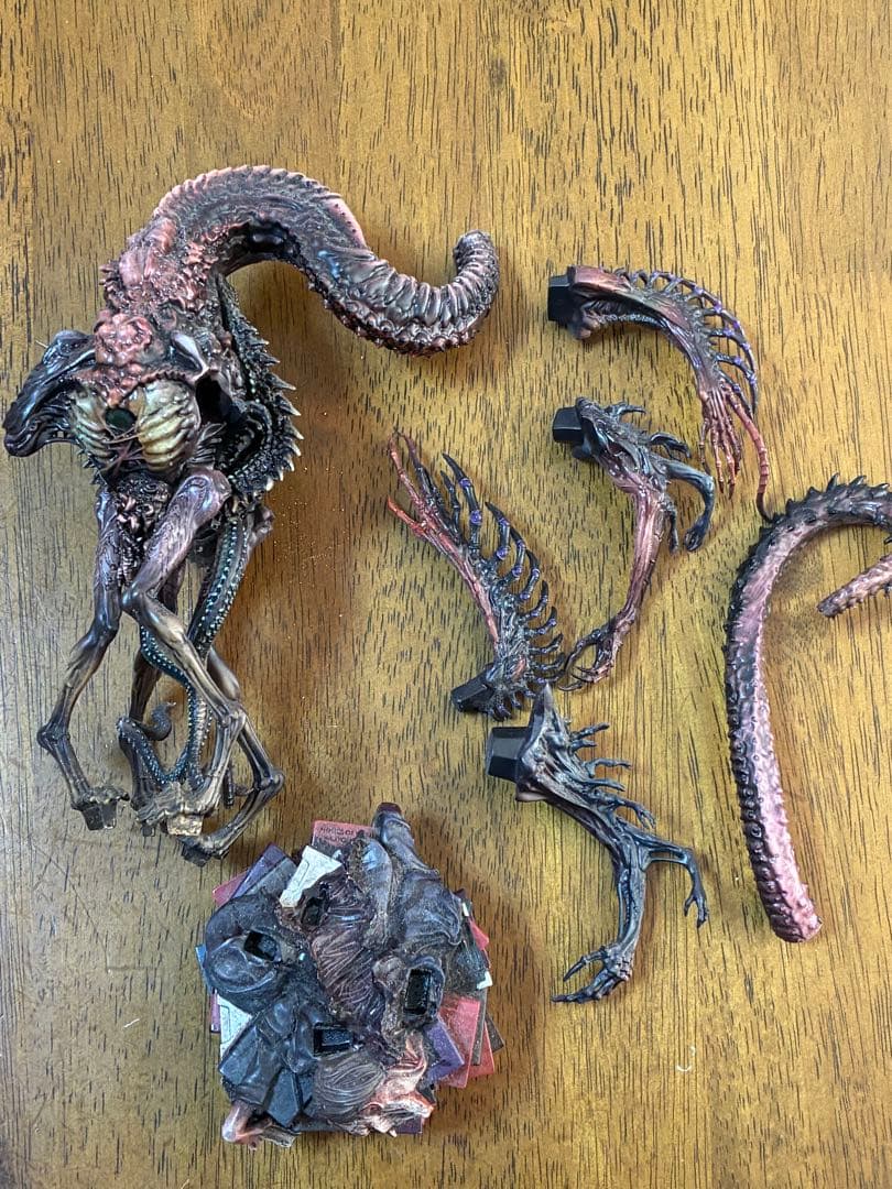 フィギュア　這い寄る混沌 ニャルラトホテプ スタチュー