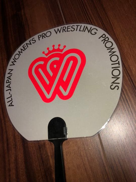 【直筆サイン入り】豊田 真奈美 ミニうちわ 全日本女子プロレス