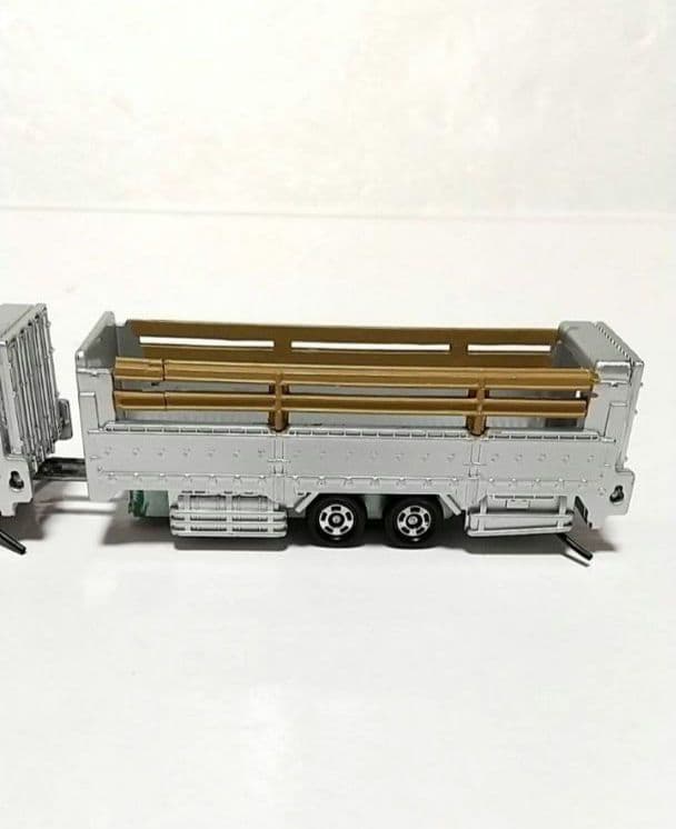 トミカ 改造 三菱ふそう スーパーグレート 家畜運搬車 フルトレーラー