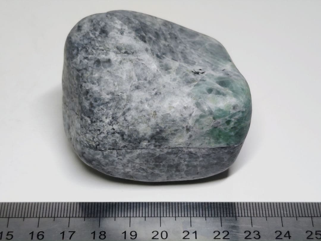 糸魚川135 翡翠 277g ヒスイ 原石 鑑賞石 自然石 誕生石 鉱物 鉱石