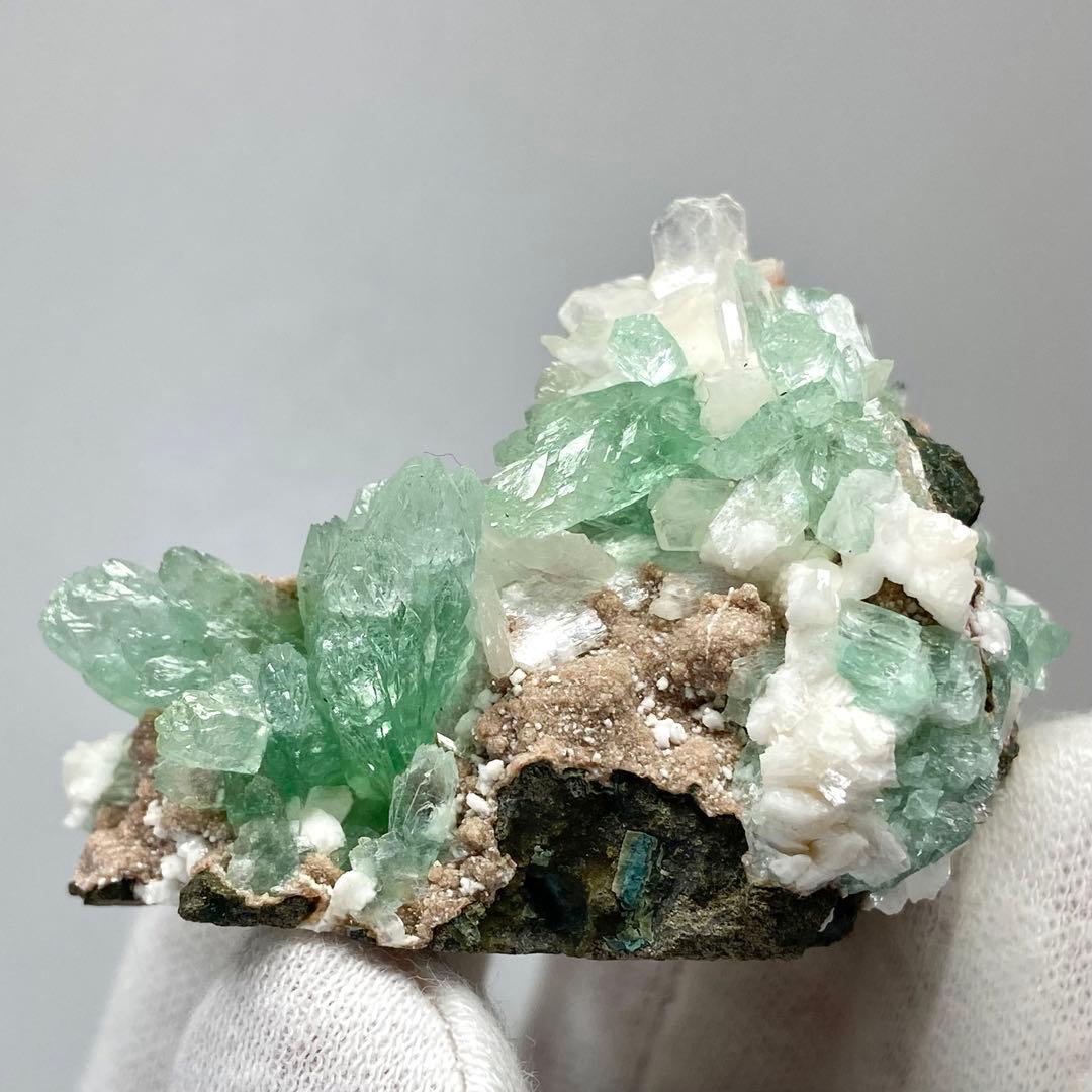 グリーンアポフィライト　スティルバイト　魚眼石　鉱物標本　原石　天然石　ストーン