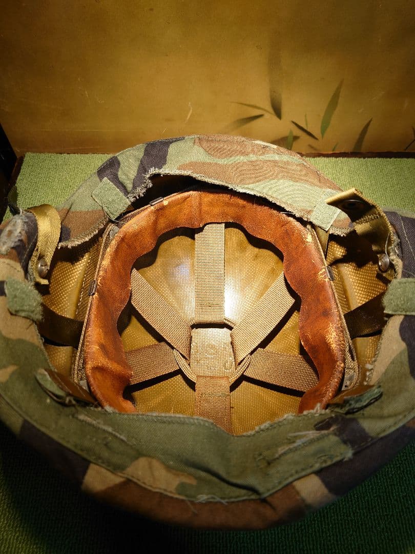 米軍放出　実物防弾Pasgtヘルメット　フリッツバリスティックヘルメット 80s