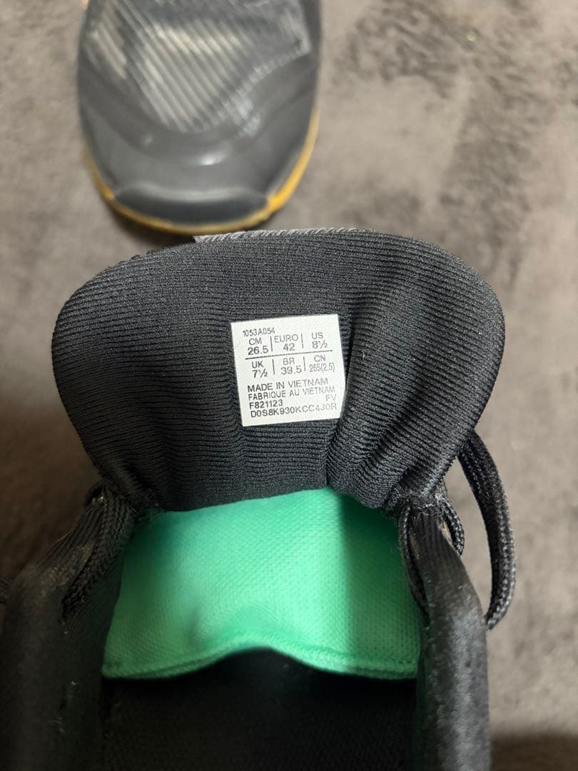 大人気asicsローテJAPAN 黒金　バレーシューズ