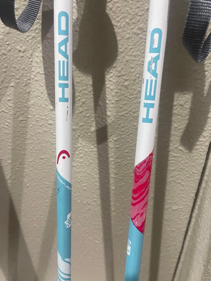 ワンシーズンのみ使用　子供　スキー板　140cm 女　小学生　ストック付き