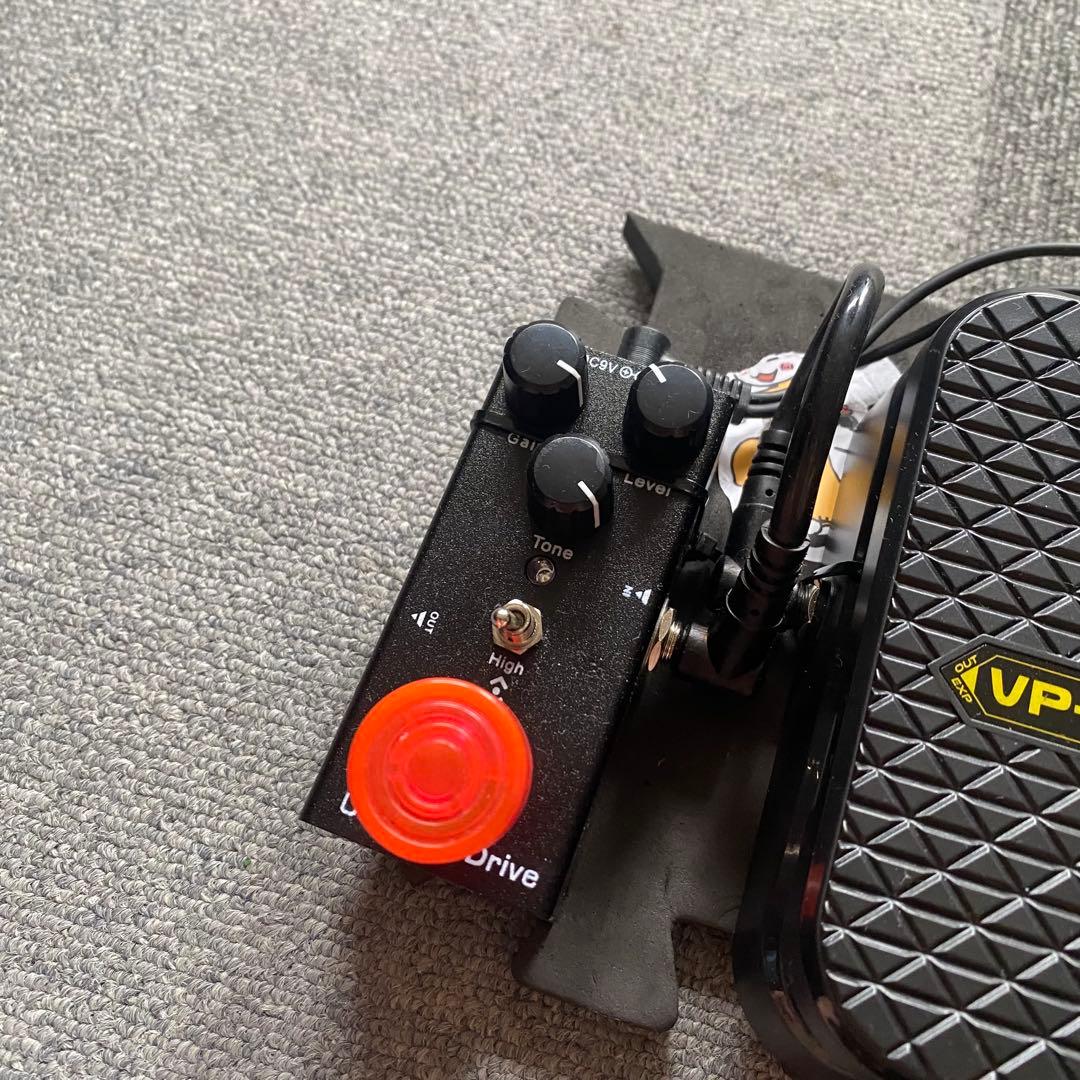 コンパクトエフェクターボード。ボリュームペダル 歪み チューナー ワウ