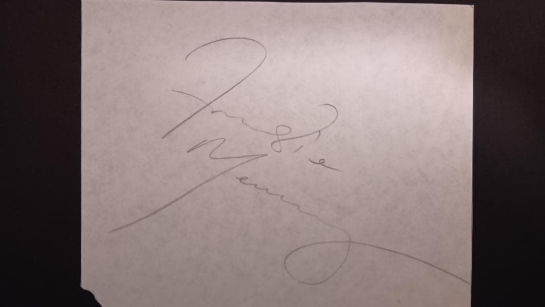 「Queen全員の直筆サイン入りコレクターズセット」