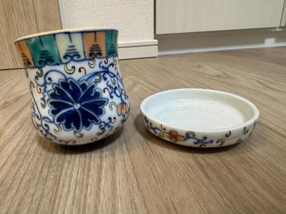 五彩蓋付き容器 花卉文様 大清光緒年製 官窯 磁器 珍品（箱付き）