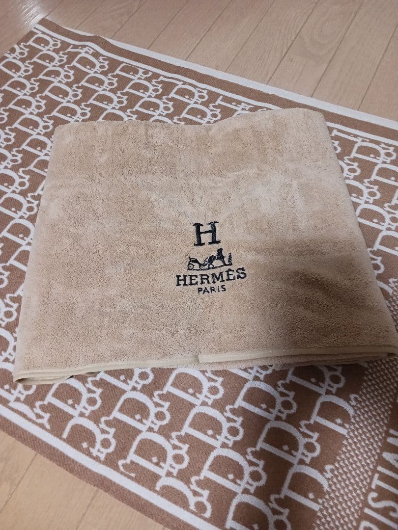 HERMESふわふわ上質素材ベージュバスタオル68cm×140cm