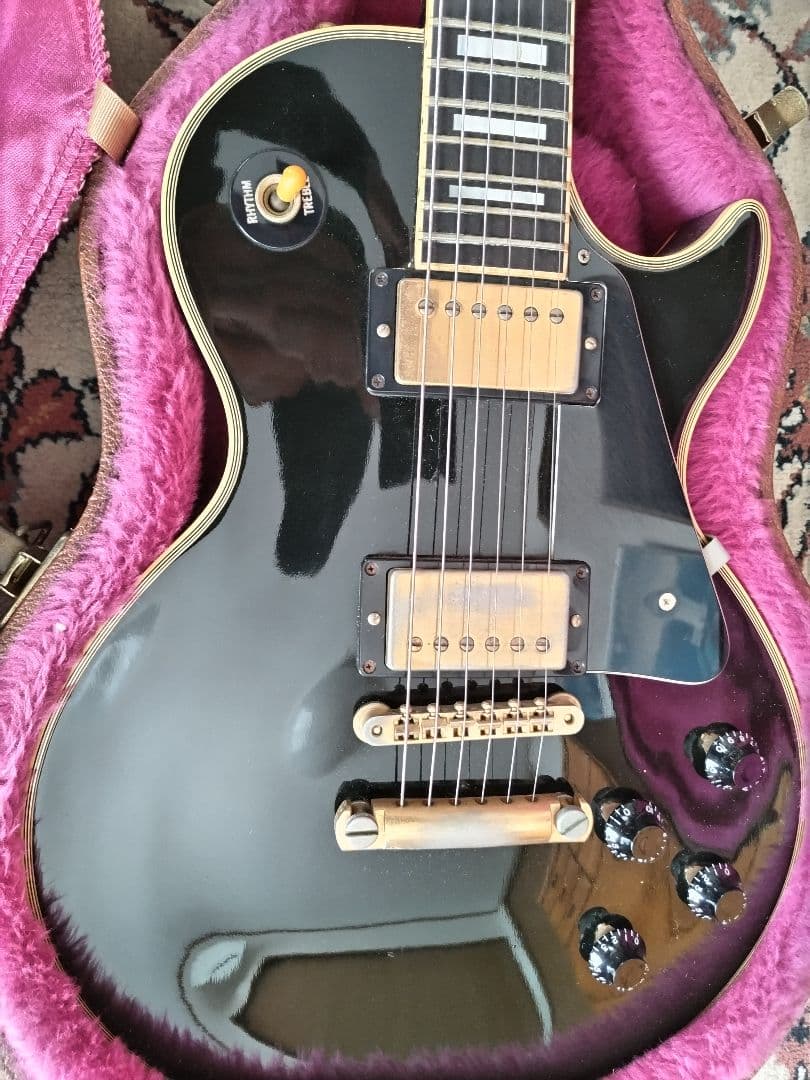 ギブソンレスポールカスタム1992年製造？ ハードケース 革製ストラップ付