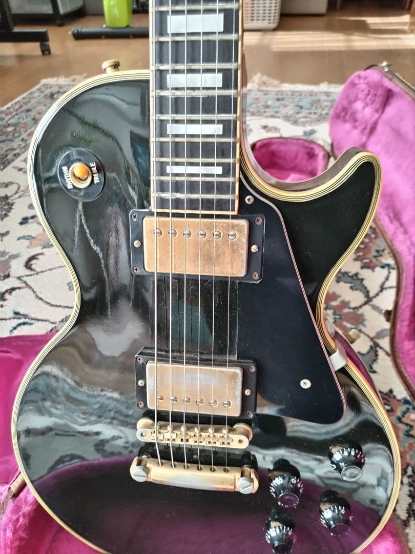 ギブソンレスポールカスタム1992年製造？ ハードケース 革製ストラップ付