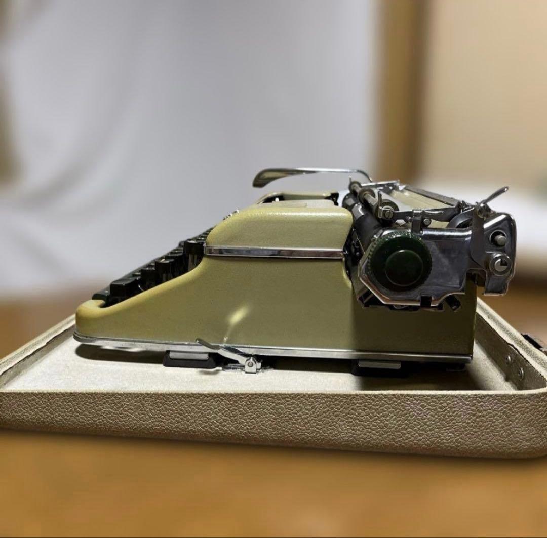 Olympia オリンピア　タイプライター　手動タイプライター　ドイツ