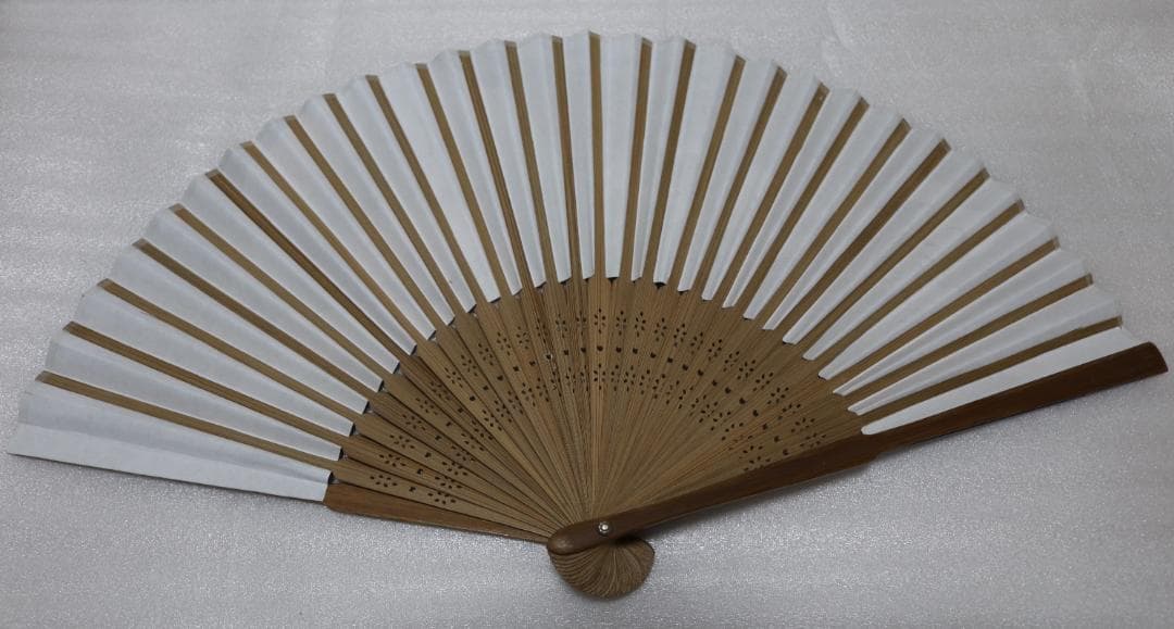 ➕オーイズミ➕　1000ちゃん　「夏だぁ〜」　扇子