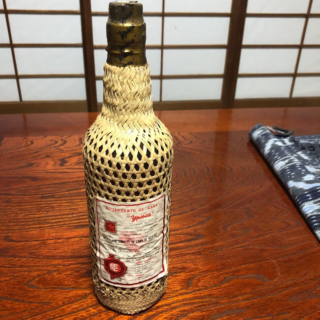 おそらくお酒だと思います。