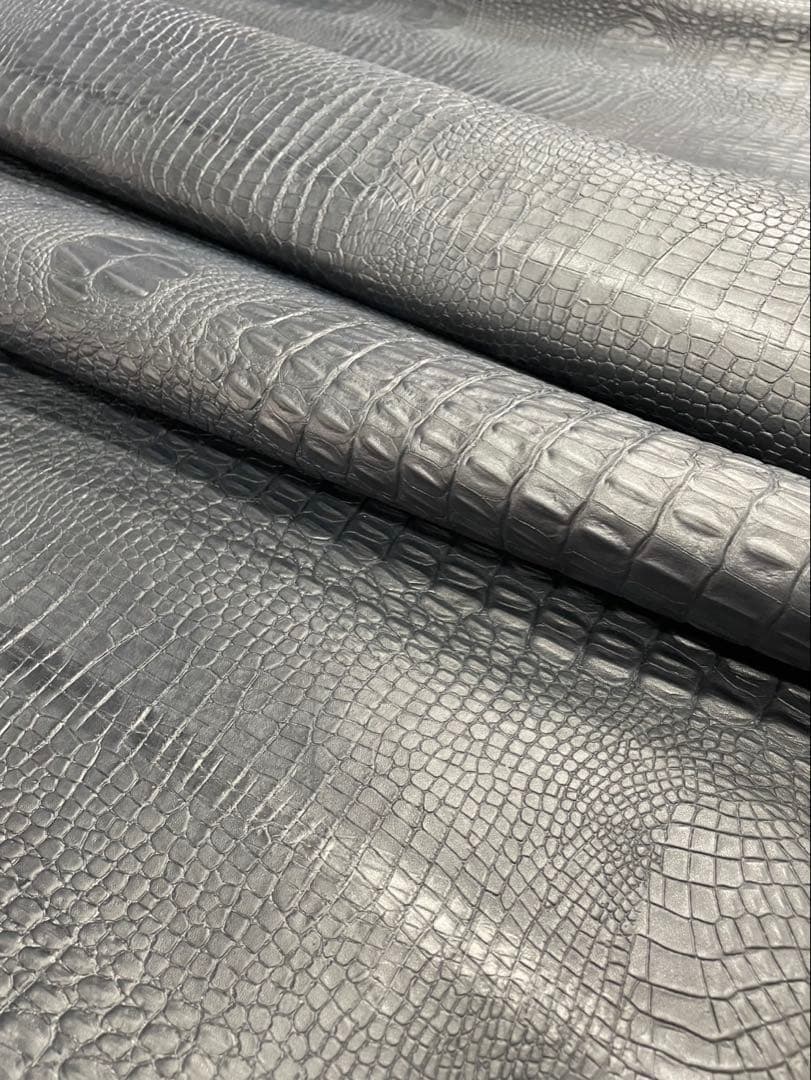 表革　黒　クロコ型押し　243DS