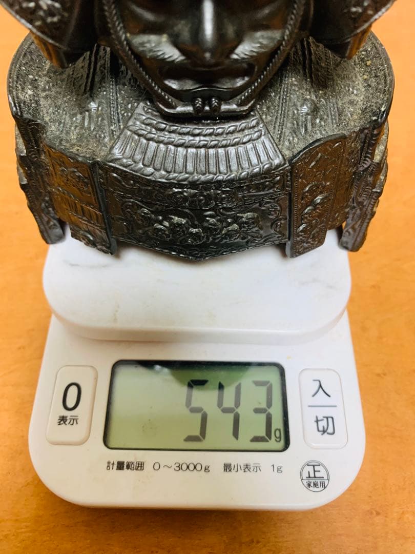 鉄の鎧を着たニッカウイスキーのボトル THE NIKKA WHISKY G&G