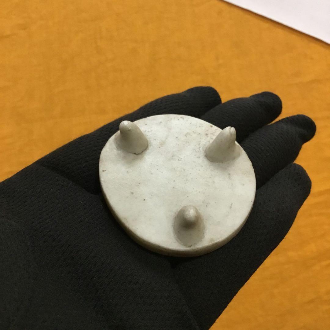 小さな飾り台　磁器