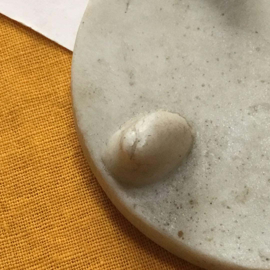 小さな飾り台　磁器