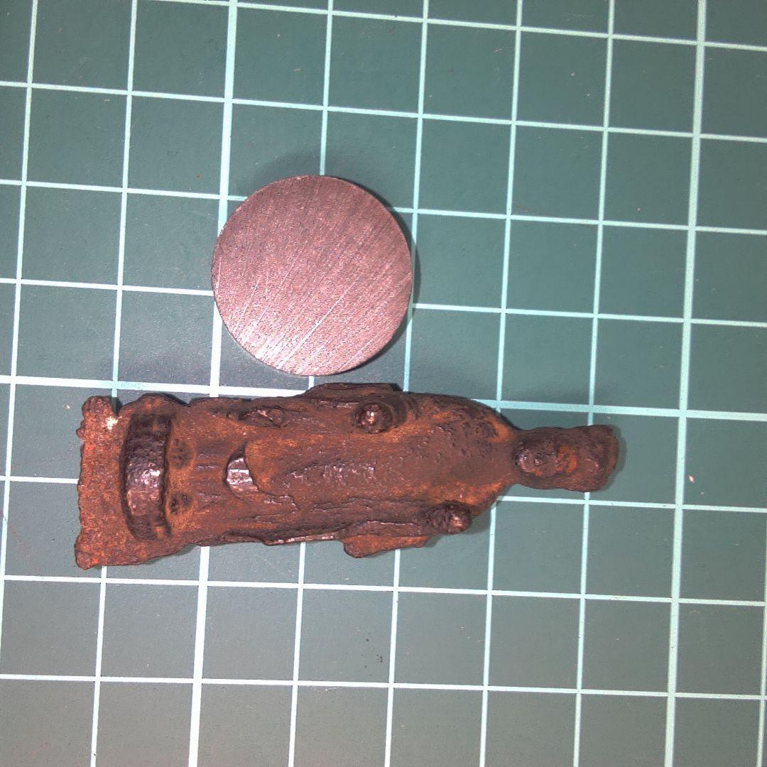 小物１ 茶色の金属製仏像
