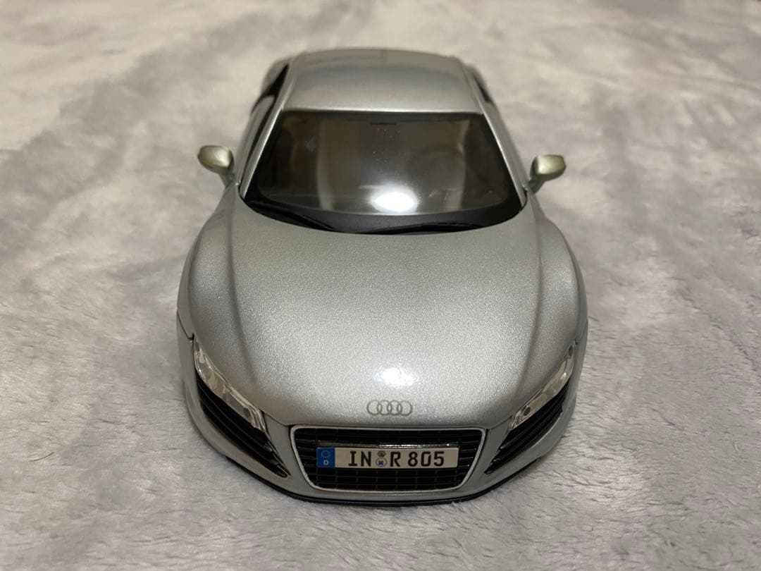 ミニカー Maisto Audi R8 1/18