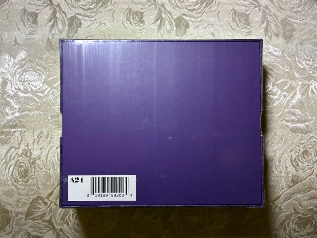 ハズビンホテル　Vees　ヴォックス　ヴァレンティノ　ヴェルベット　ピンバッチ