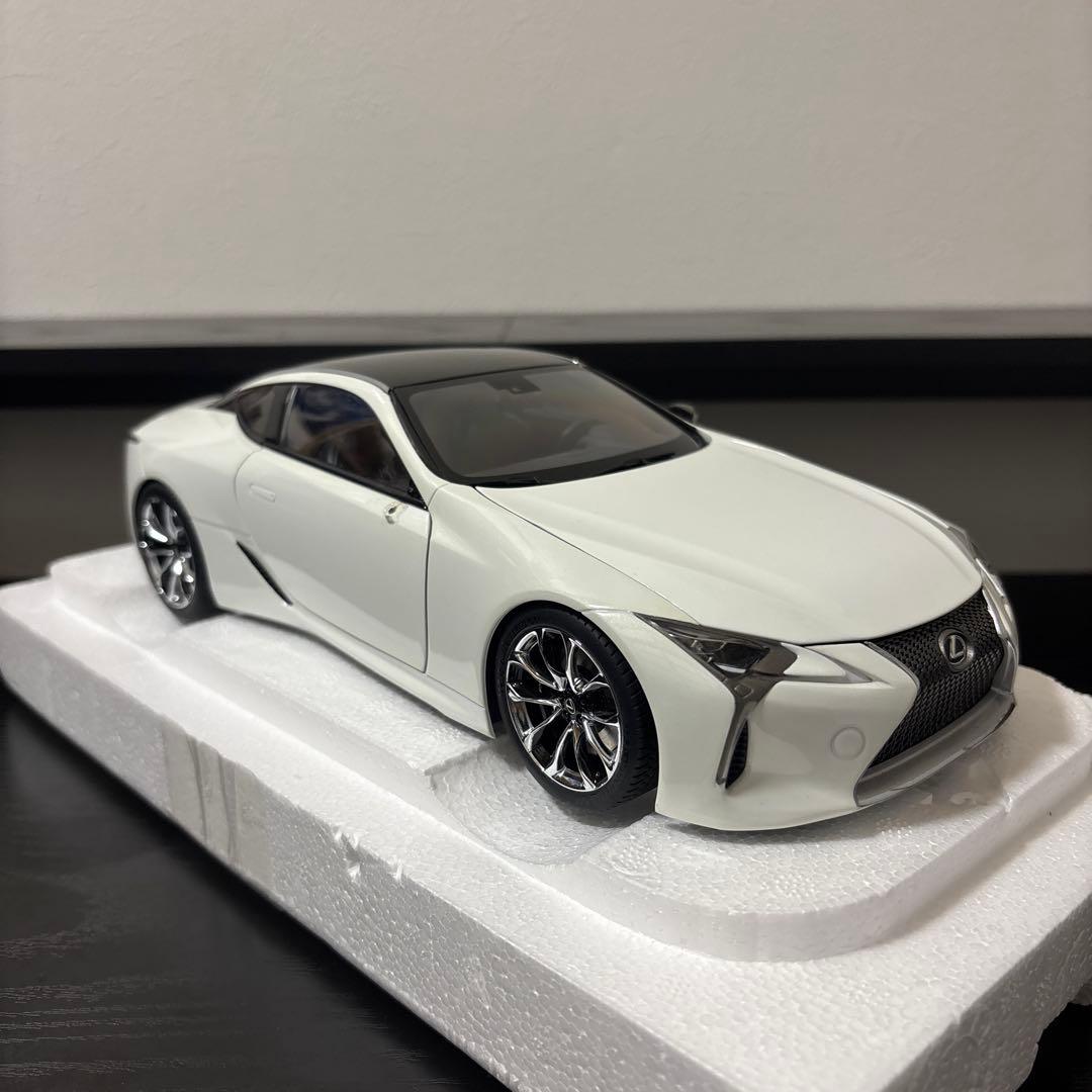 オートアートLexus LC500 ホワイト 1/18 左ミラー欠損　最終値下げ