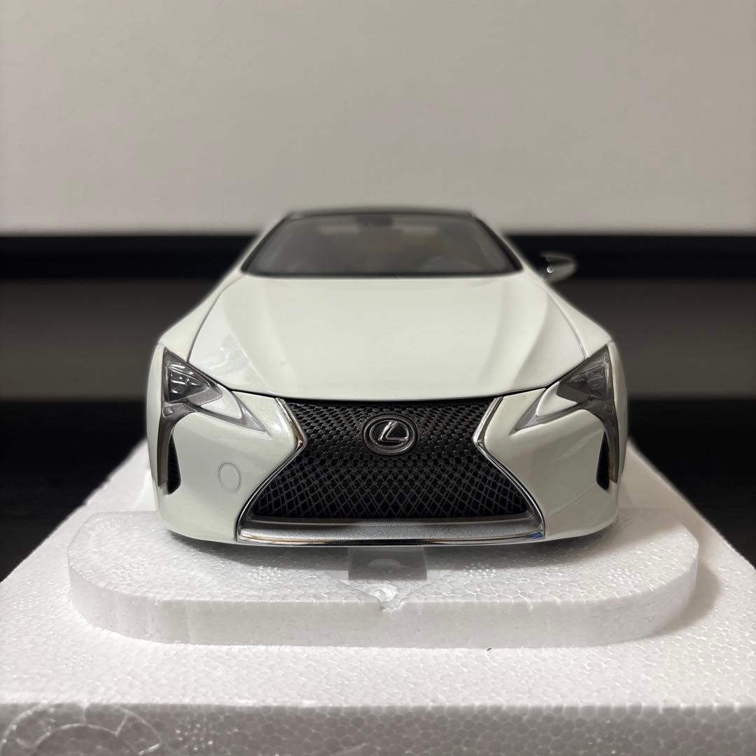 オートアートLexus LC500 ホワイト 1/18 左ミラー欠損　最終値下げ