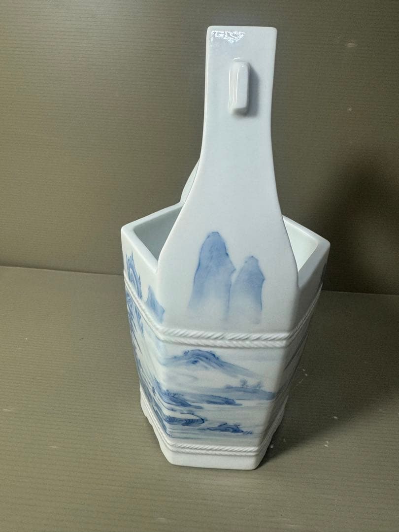 2567 平戸　弥治右衛門　染付山水　手桶　花器　未使用