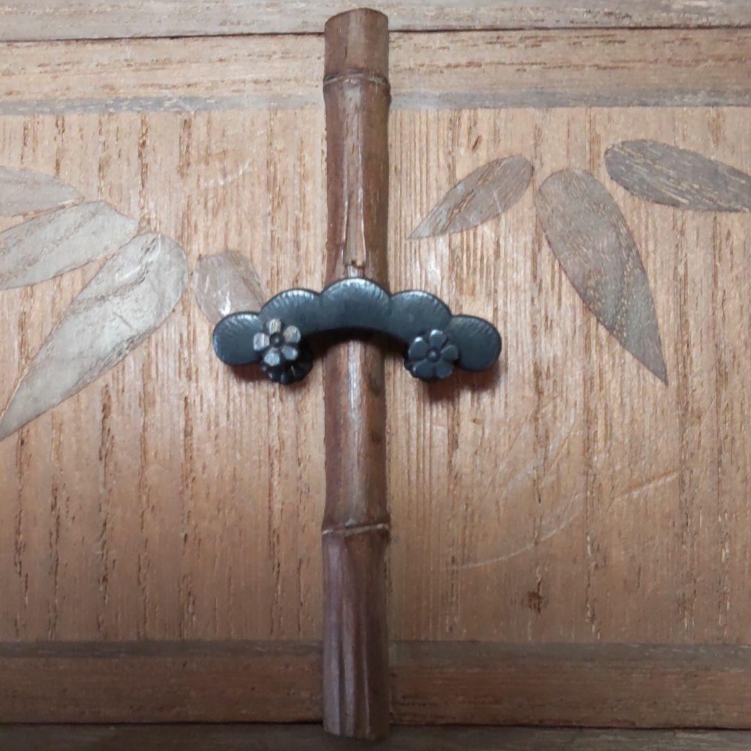 桐製、金具銀製、枕スタンド。