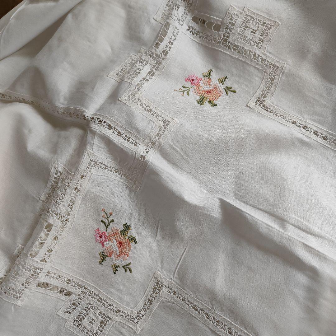 イギリスVintage　薔薇のモチーフ　コットンレース　大判　テーブルクロス
