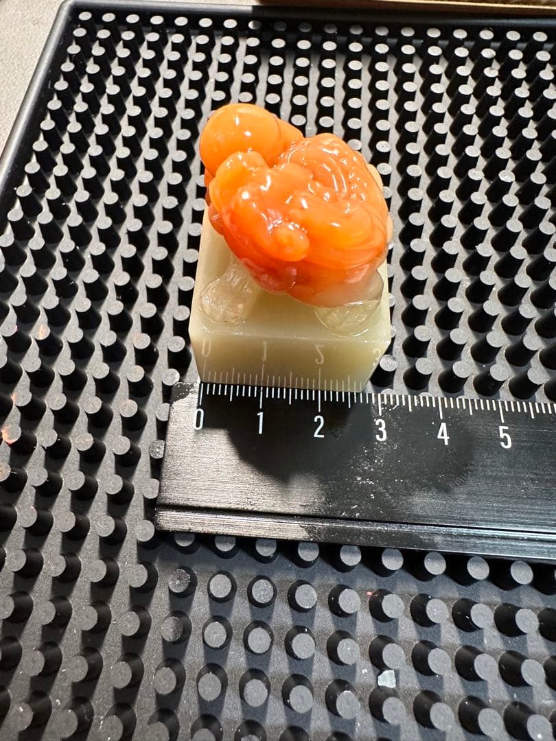 ラオス石　田黄　瑞獣献宝　巧色　高級印材　箱付き　篆刻　書道　落款　雅号