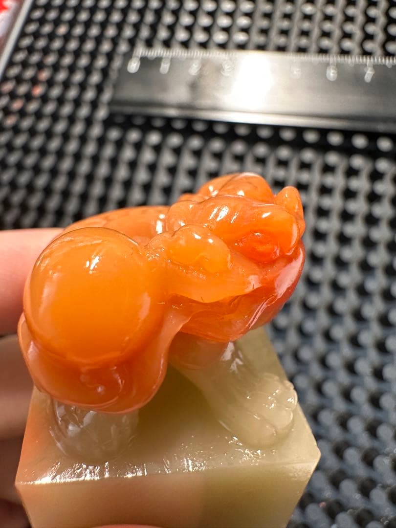 ラオス石　田黄　瑞獣献宝　巧色　高級印材　箱付き　篆刻　書道　落款　雅号