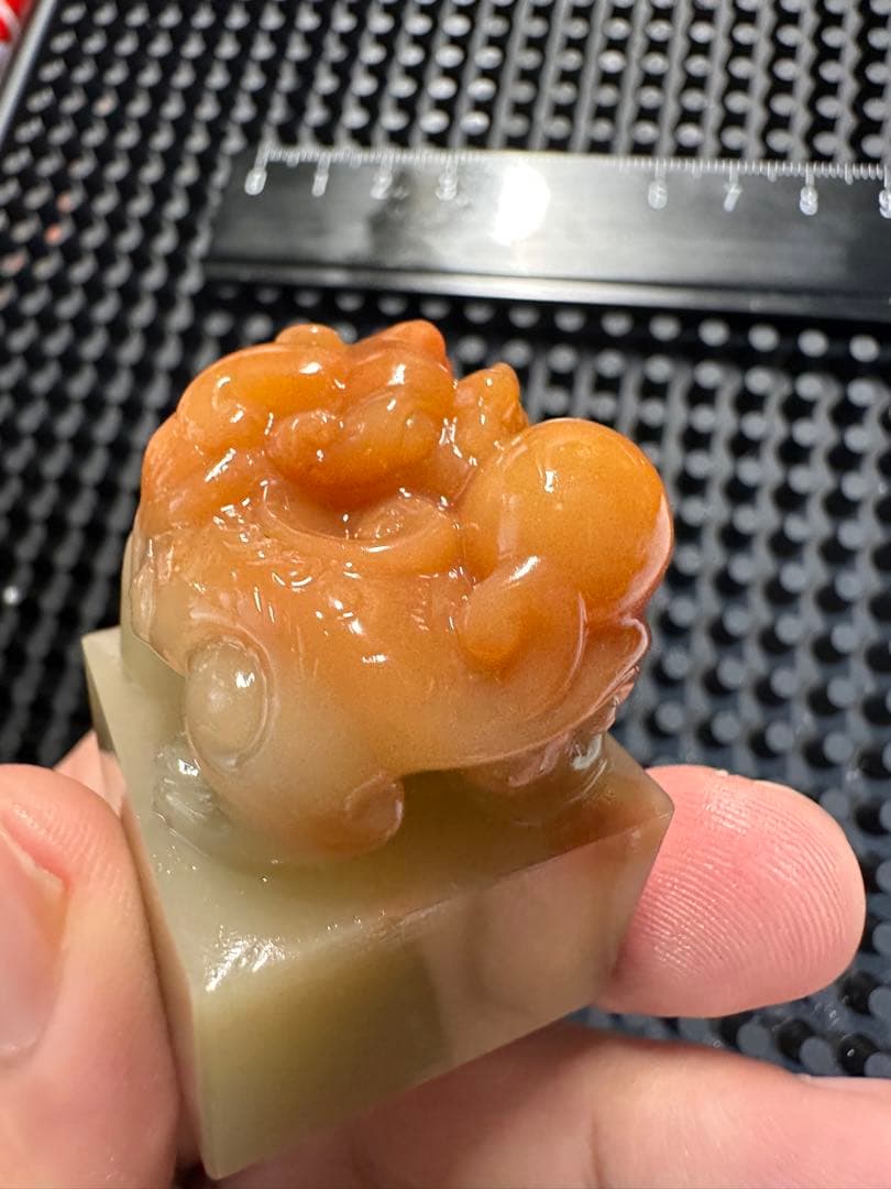 ラオス石　田黄　瑞獣献宝　巧色　高級印材　箱付き　篆刻　書道　落款　雅号