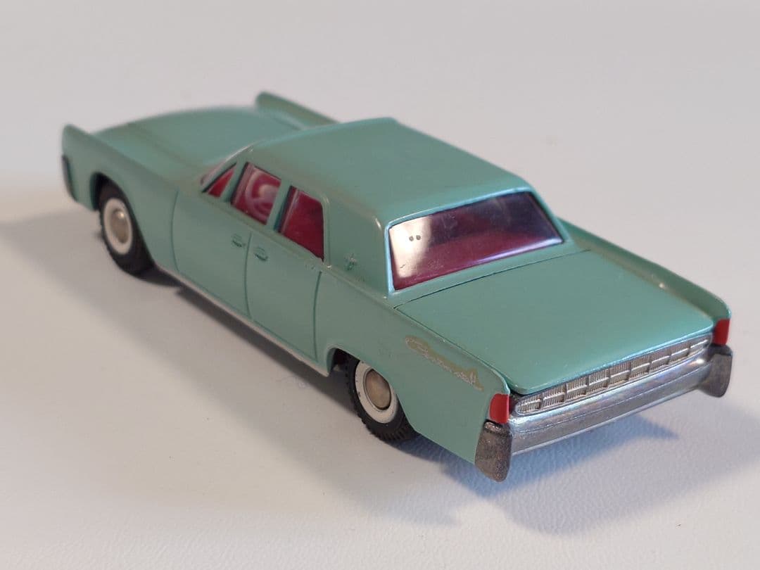 TEKNO NO.829 LINCOLN CONTINENTAL （ブルー）