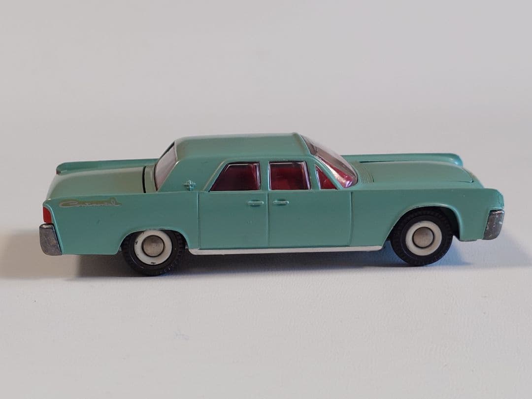 TEKNO NO.829 LINCOLN CONTINENTAL （ブルー）