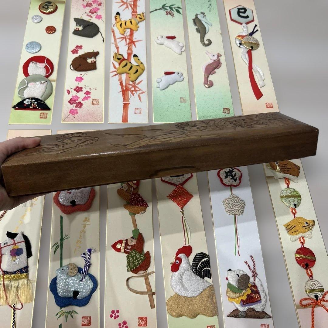 木彫と刺繍の干支短冊掛　個人作家一点物（共箱）