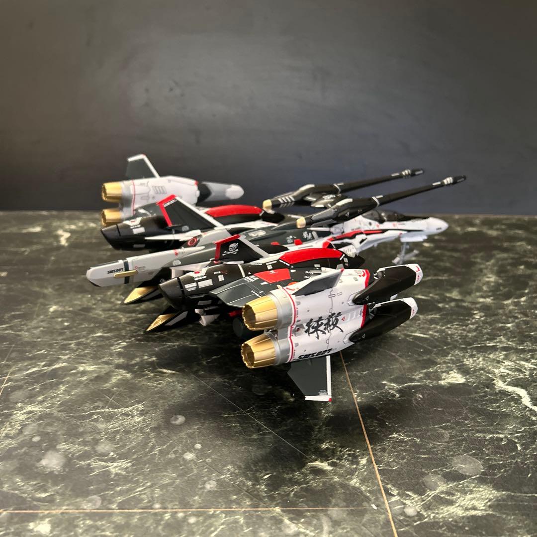マクロス1/72VF-25Fトルネードメサイアバルキリー　プラモデル完成品