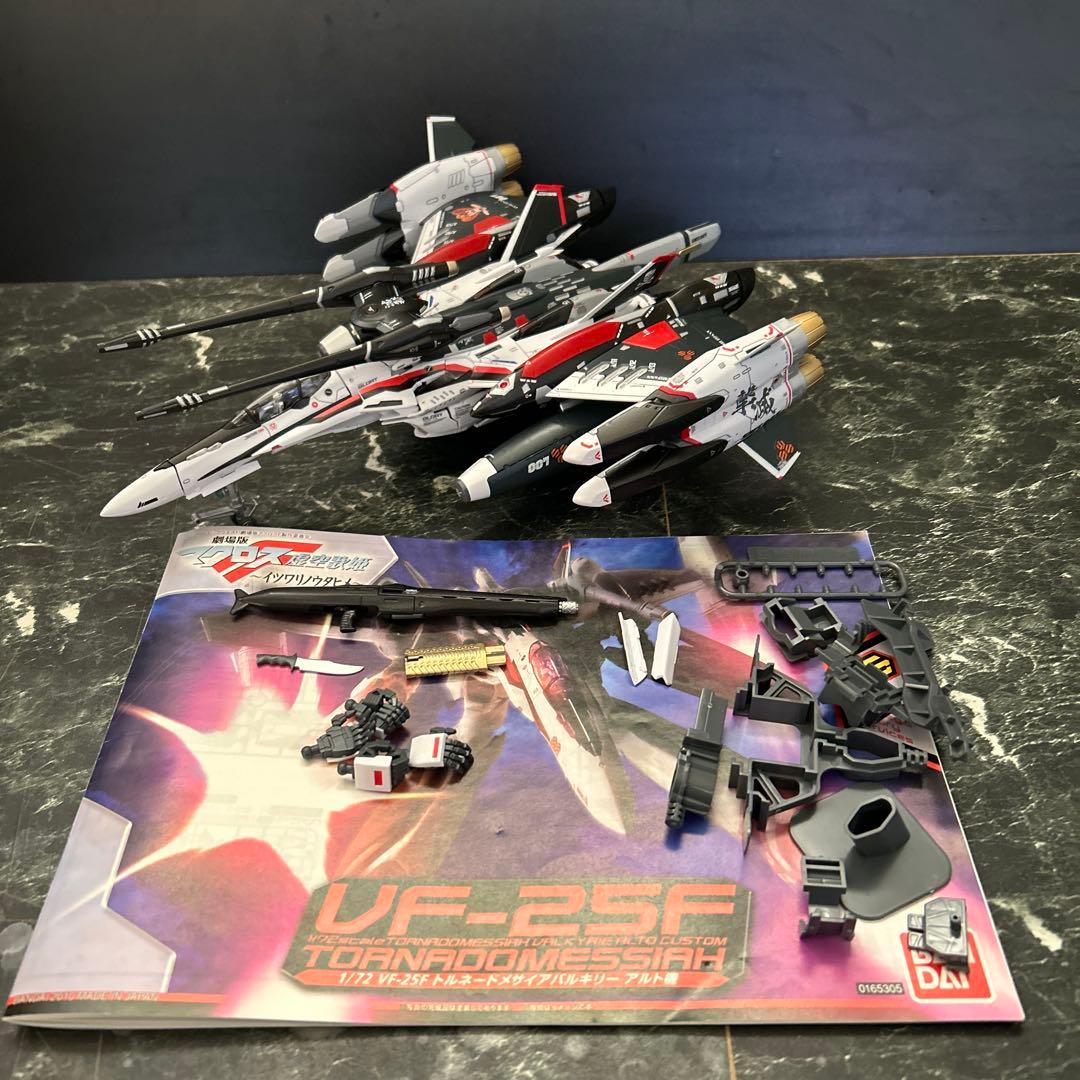 マクロス1/72VF-25Fトルネードメサイアバルキリー　プラモデル完成品