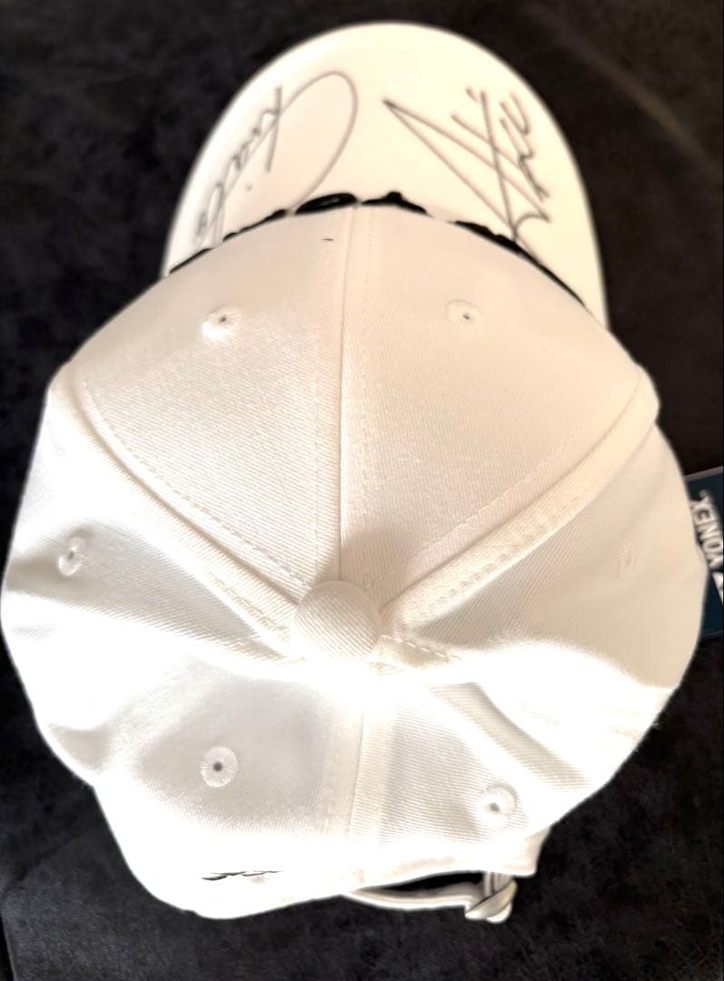 岩井姉妹サイン入りYONEX ホワイトキャップ です