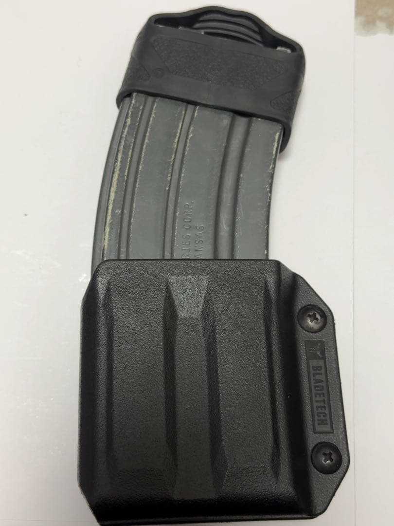 ブレードテック　m4マグホルダー