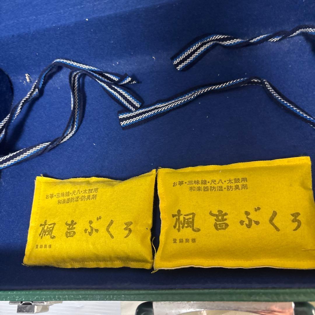 三味線 紫檀 丸打胴 弦楽器 和楽器 ハードケース 付属品 付き