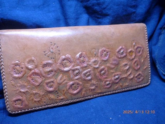 貴重、文化勲章受章の皮革工芸家　大久保婦久子の和服用のバッグ　個展に出品したもの