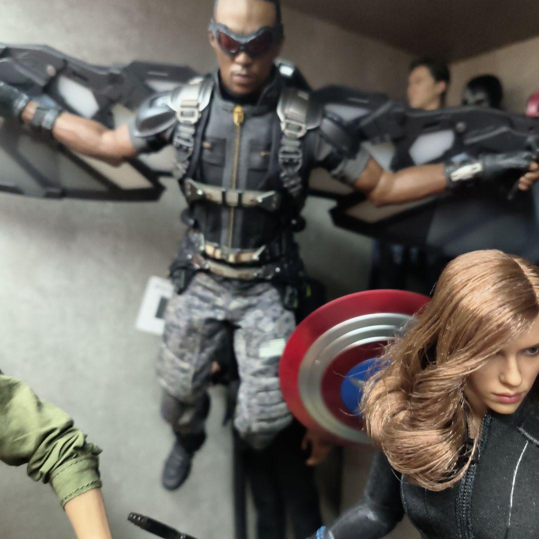 ホットトイズ キャプテン・アメリカ/ウィンター・ソルジャー ファルコン