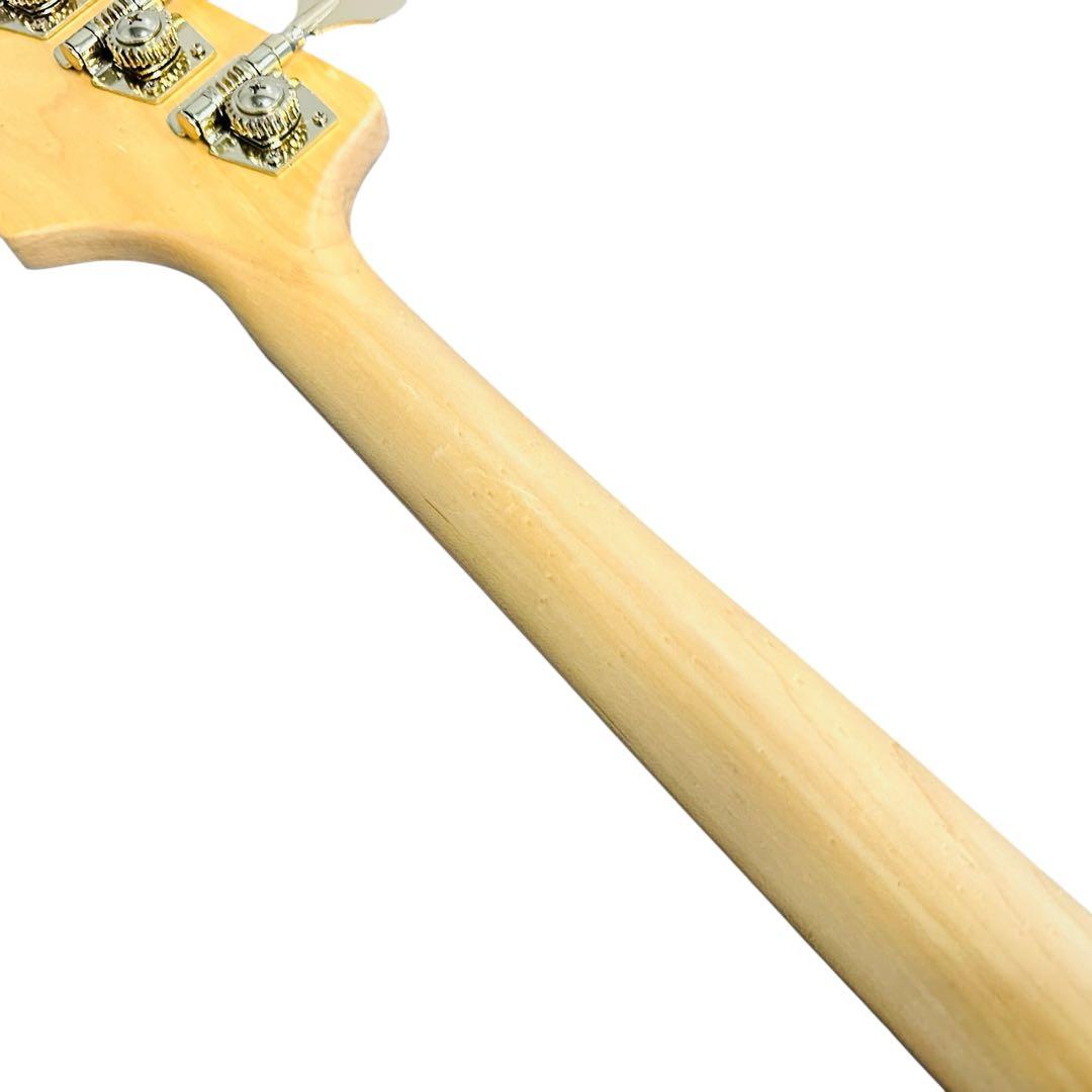 bacchus バッカス　エレキベース　ホワイト色