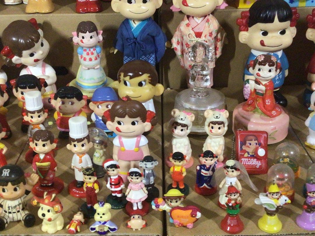 引退コレクション♪不二家 FUJIYA ペコちゃん人形 グッズ 総数200点以上