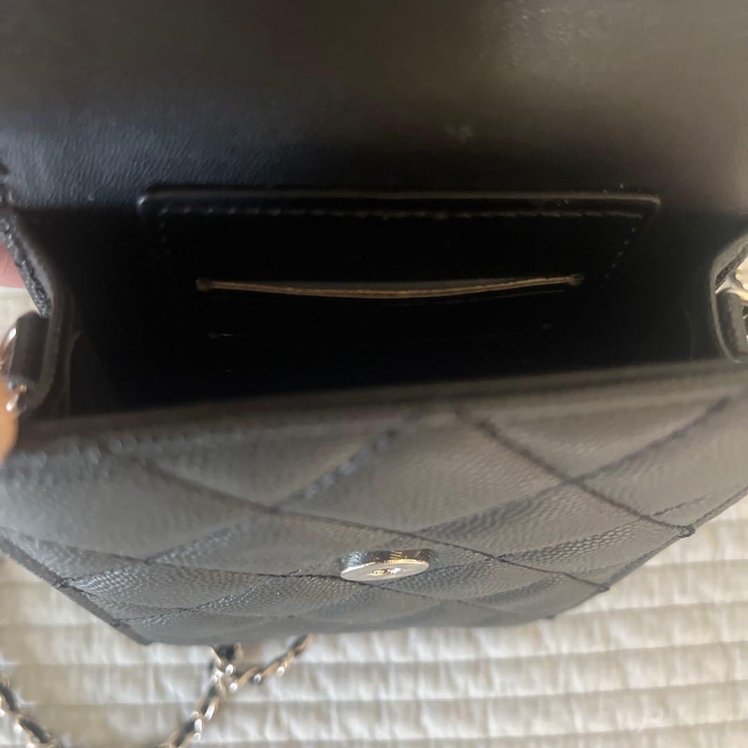 CHANEL ノベルティスマホショルダー