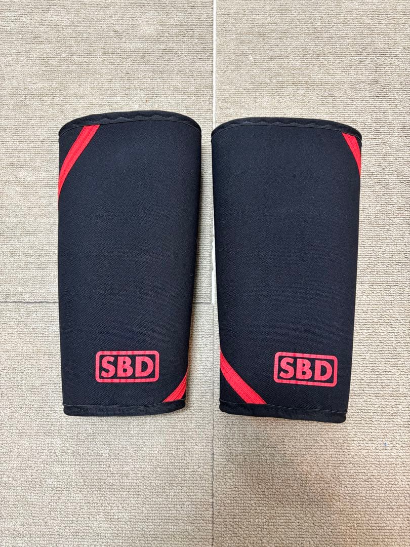 SBD ニースリーブ黒/赤 Mサイズ